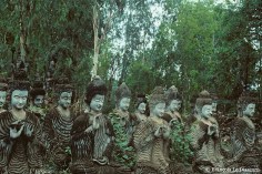 Ref BOUDDHA 18 – Bouddhas dans un bois, Jardin de Sala Kaew Ku, Nong Khai, Thaïlande